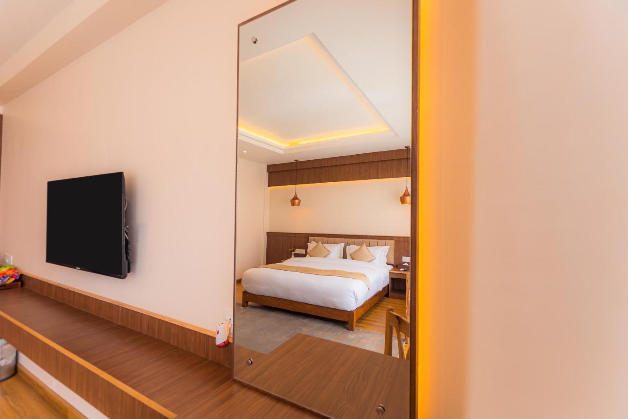 Temple Himalaya Hotel & Spa Покхара Экстерьер фото