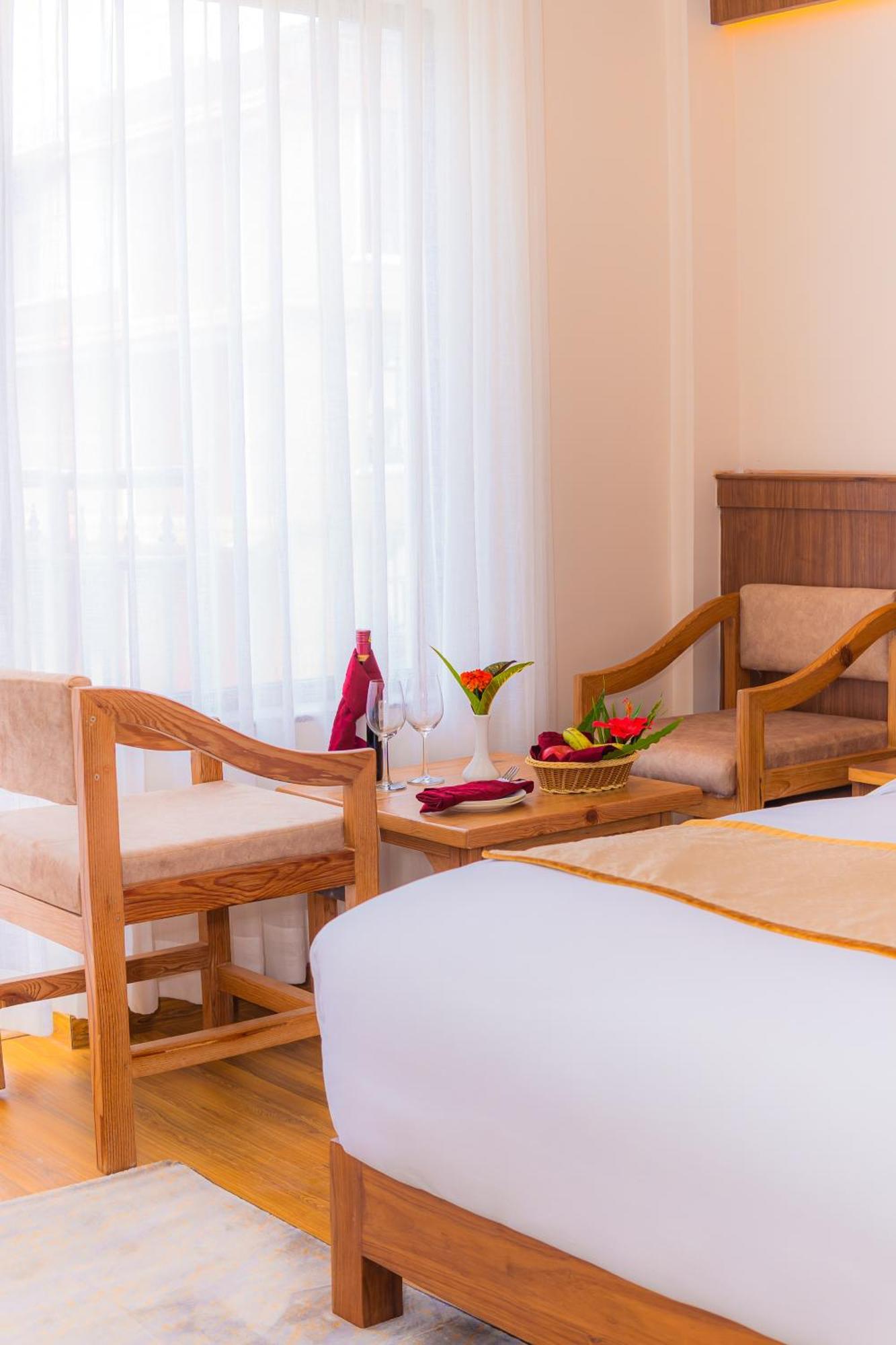 Temple Himalaya Hotel & Spa Покхара Экстерьер фото