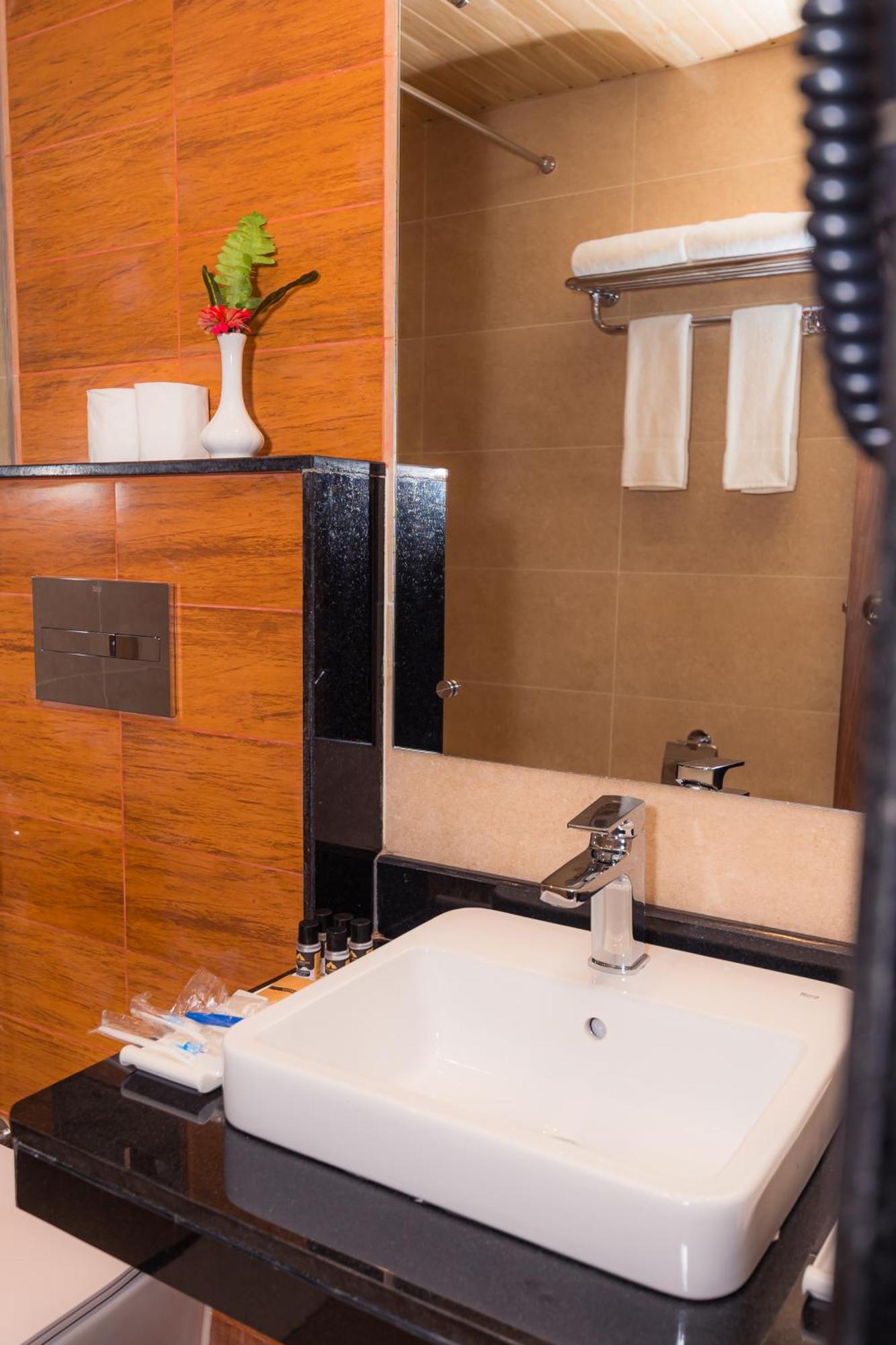 Temple Himalaya Hotel & Spa Покхара Экстерьер фото