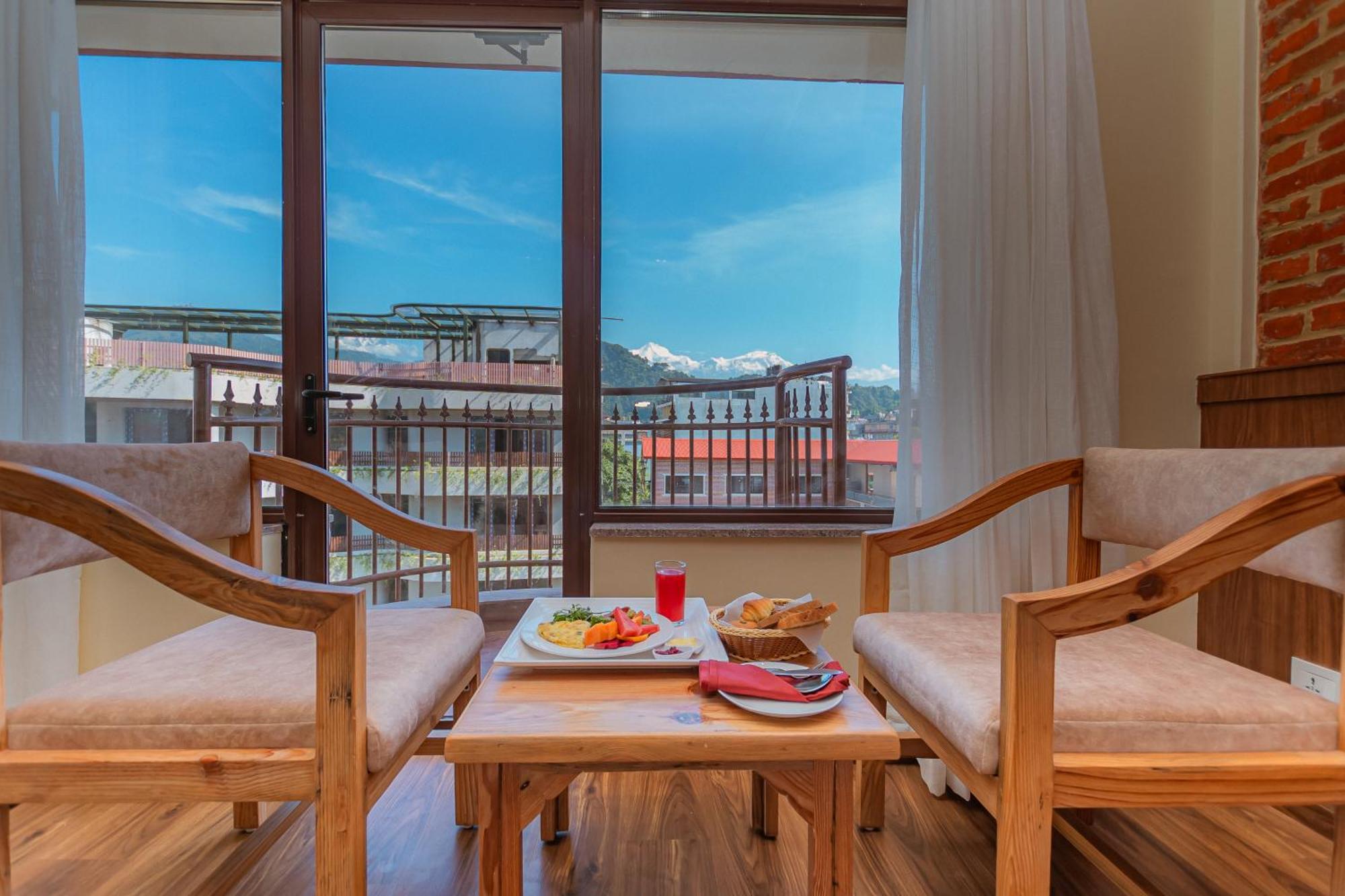 Temple Himalaya Hotel & Spa Покхара Экстерьер фото