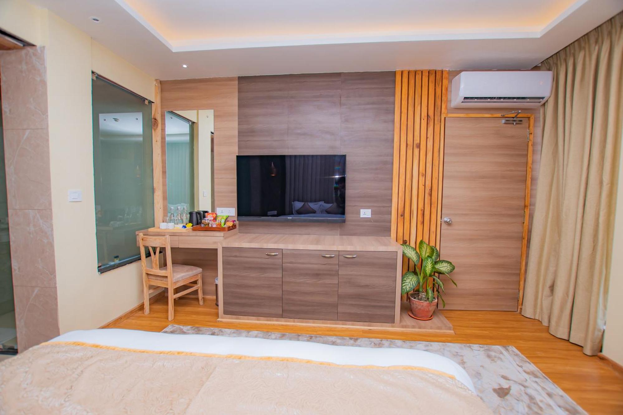 Temple Himalaya Hotel & Spa Покхара Экстерьер фото