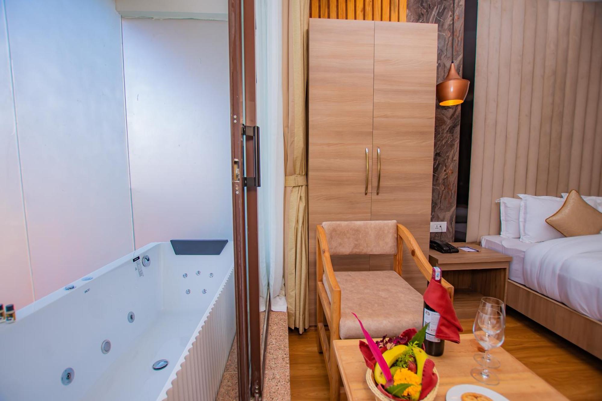 Temple Himalaya Hotel & Spa Покхара Экстерьер фото