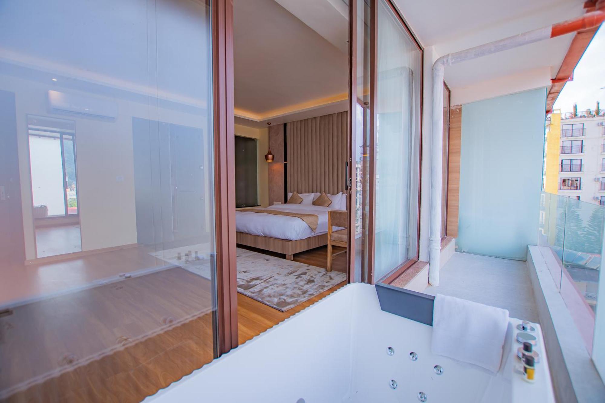 Temple Himalaya Hotel & Spa Покхара Экстерьер фото